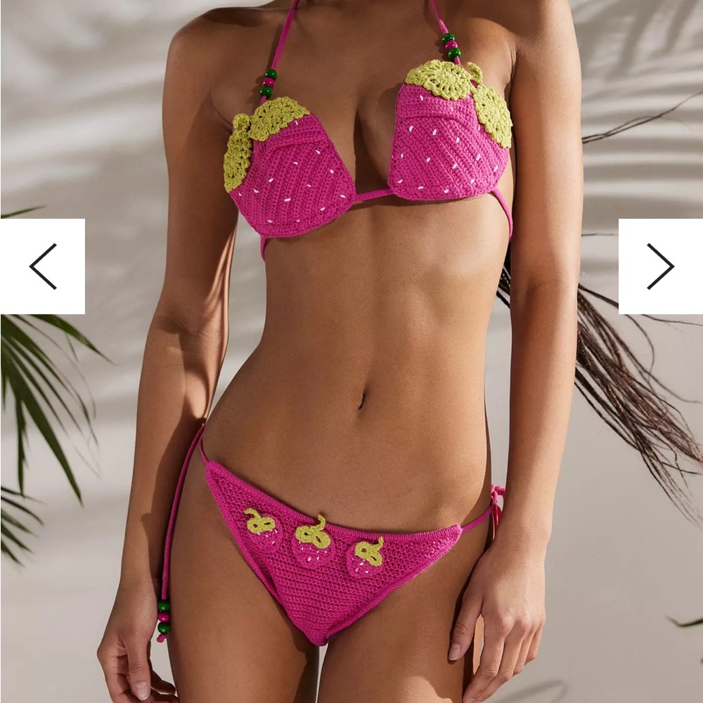 UO Out From Under Strawberry Fields Swirl Crochet Bikini Bottom size medium bead